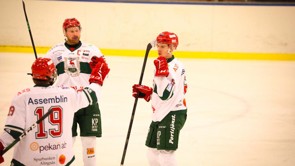 Xotin, er va mehmonlar yalangoch