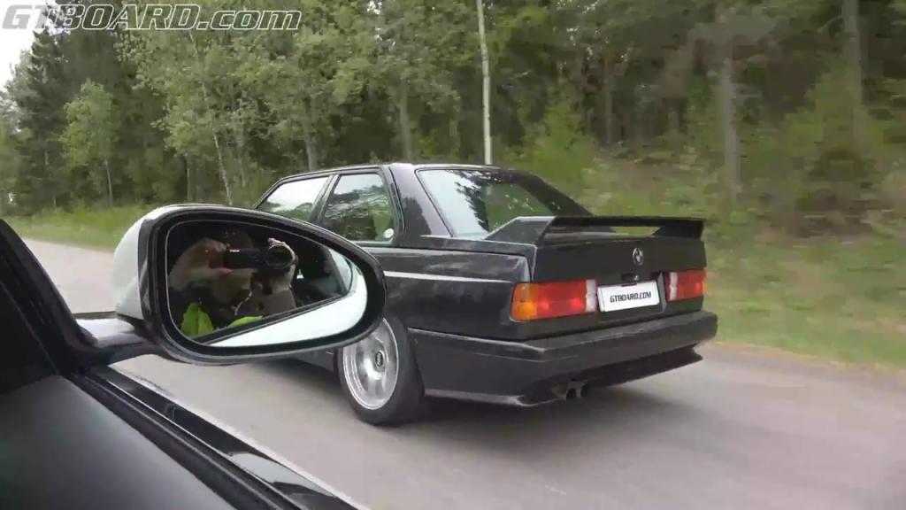Jaguar F-Type R vs BMW M3 E30 V10 from BMW M5