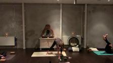 Tisdag: Vinyasa Flow med Sandra (English)