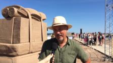 Sandskulptur med politiskt budskap